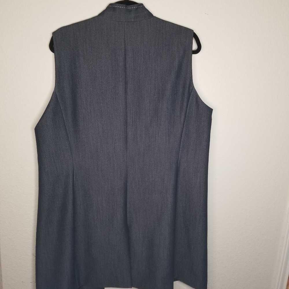 Vest - Picture 2 of 3
